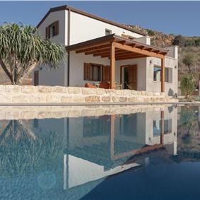3 bedroom villa with pool near Castellamarre del Golfo, sleeps 5